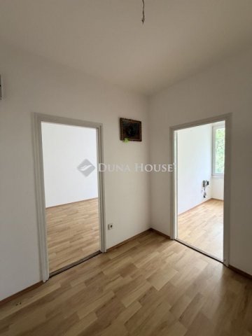 Kiadó üzlethelyiség, Kecskeméten, Csányi utcában 127 E Ft / hó