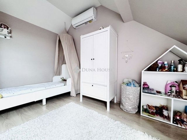 Eladó téglalakás, Pécsett 87.5 M Ft, 4 szobás