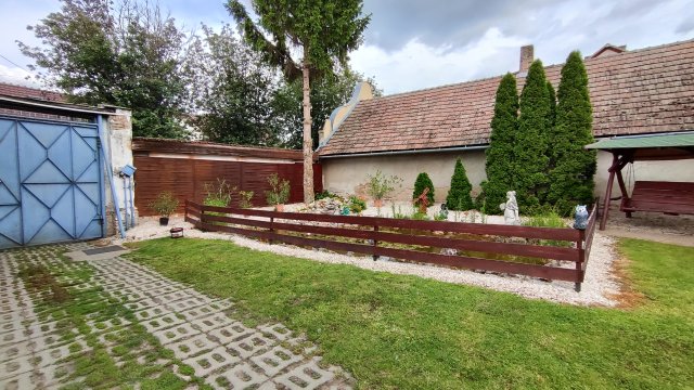 Eladó családi ház, Tolnán 65 M Ft, 5 szobás