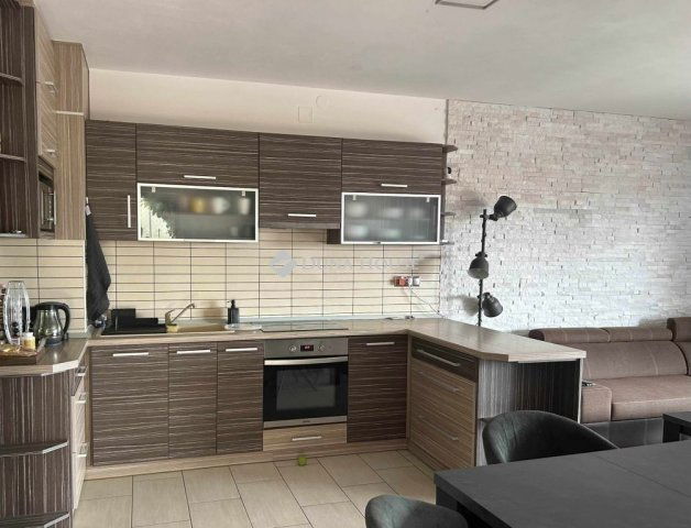 Eladó téglalakás, Pécsett 59.9 M Ft, 2 szobás