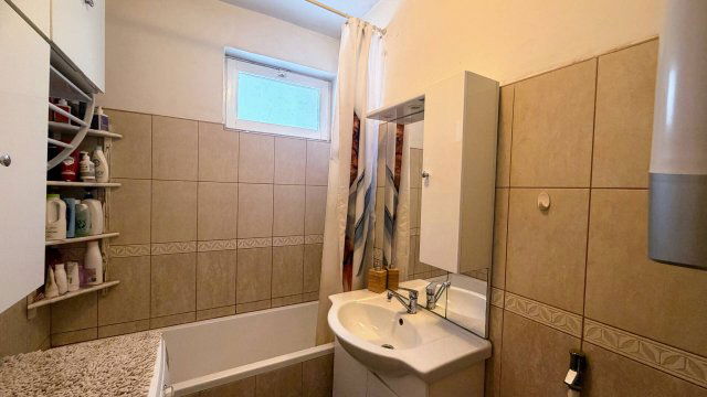 Eladó téglalakás, Baján 35 M Ft, 2 szobás