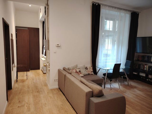 Eladó téglalakás, Budapesten, VIII. kerületben, Baross utcában