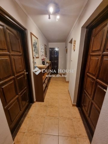 Eladó családi ház, Szigetszentmártonban 84.9 M Ft, 6 szobás