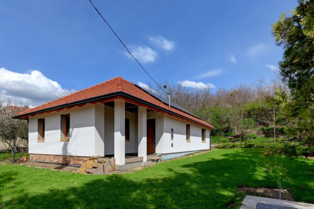 Eladó családi ház, Úrin 74.9 M Ft, 4 szobás