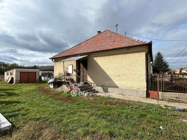 Eladó családi ház, Rábapatonán 39.5 M Ft, 2 szobás