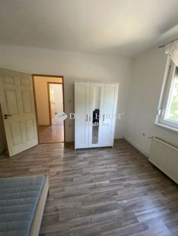 Eladó panellakás, Pécsett 42 M Ft, 2 szobás