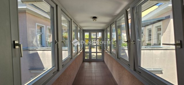 Eladó téglalakás, Szombathelyen 71 M Ft, 4 szobás
