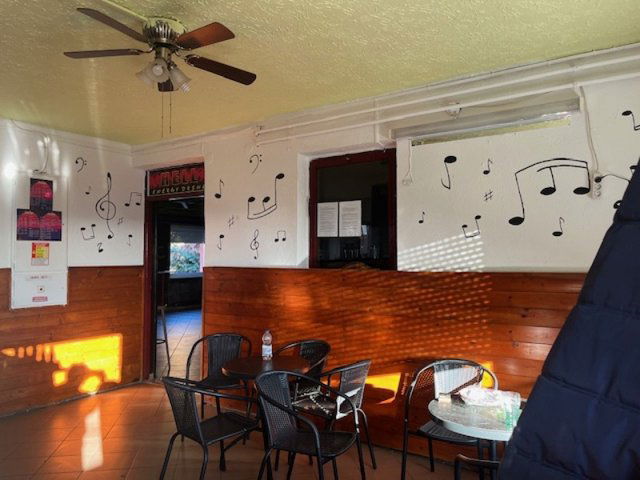 Eladó üzlethelyiség, Komlón, Attila utcában 93 M Ft