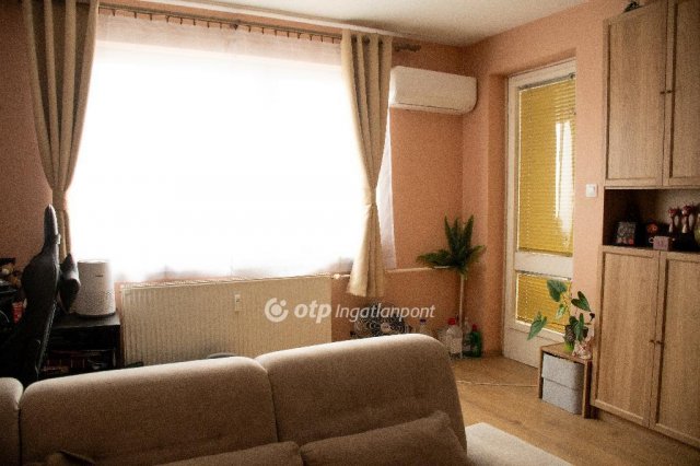 Eladó téglalakás, Mosonmagyaróváron 56.99 M Ft, 1+2 szobás