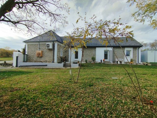 Eladó családi ház, Hegyesden 75 M Ft, 3 szobás