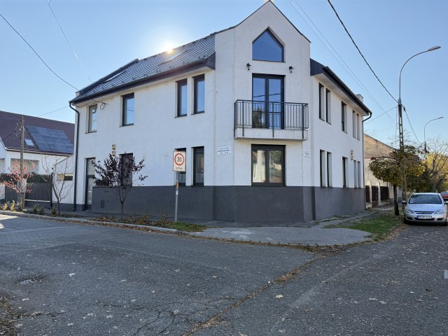 Eladó téglalakás, Budapesten, XV. kerületben 129 M Ft, 6 szobás