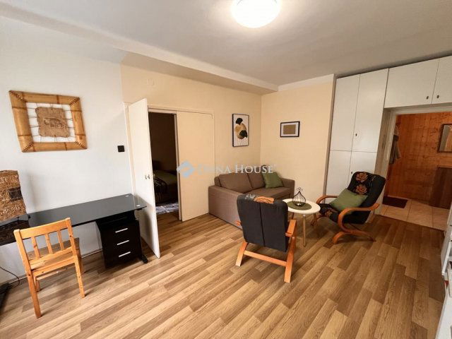 Kiadó téglalakás, albérlet, Pécsett 180 E Ft / hó, 2 szobás