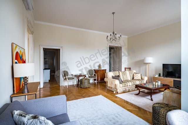 Kiadó téglalakás, albérlet, V. kerületben, Váci utcában