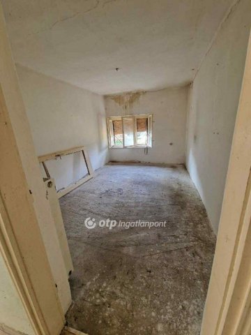 Eladó családi ház, Csorváson 8.5 M Ft, 4 szobás