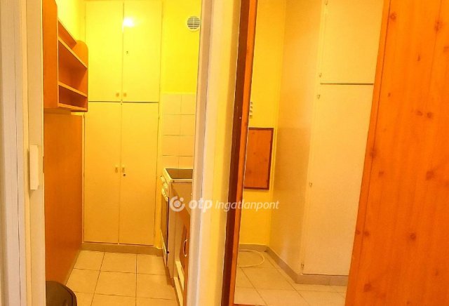 Kiadó panellakás, albérlet, Kecskeméten 130 E Ft / hó, 1 szobás