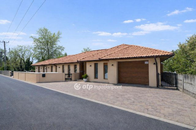 Eladó családi ház, Ráckevén 190 M Ft, 6 szobás