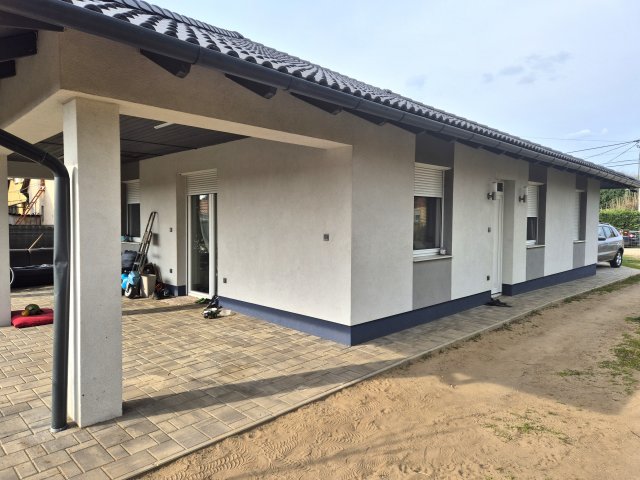 Eladó családi ház, Dánszentmiklóson 93 M Ft, 3 szobás