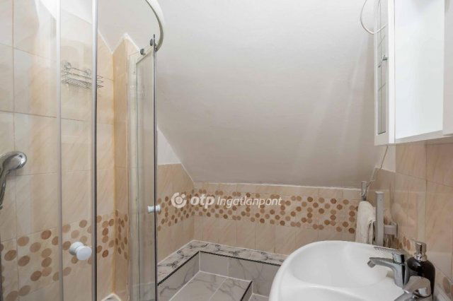 Eladó családi ház, Zalakaroson 90 M Ft, 5 szobás