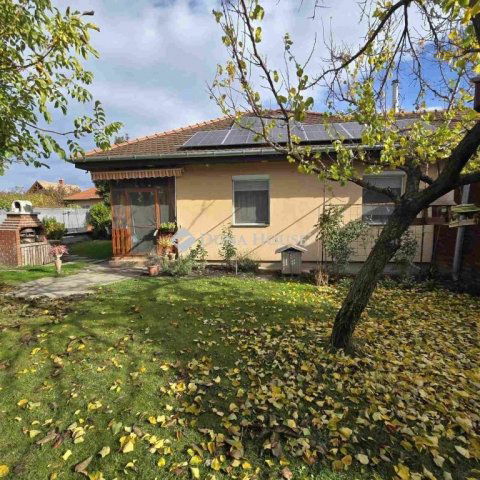 Eladó ikerház, Szigethalmon 89.9 M Ft, 3 szobás