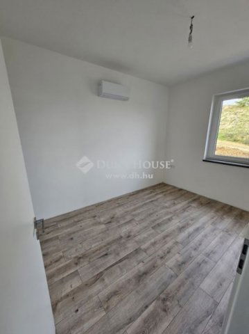 Eladó családi ház, Pécsett 129.9 M Ft, 4 szobás