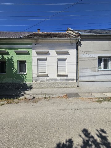 Eladó téglalakás, Pápán 15 M Ft, 2 szobás