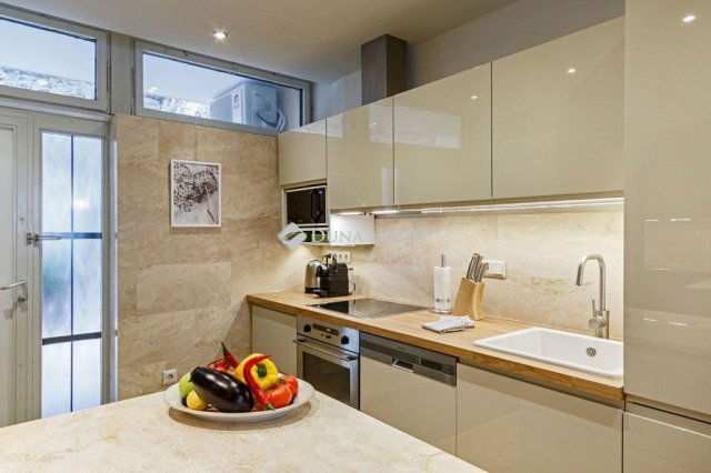 Kiadó téglalakás, albérlet, Budapesten, I. kerületben, 1 szobás