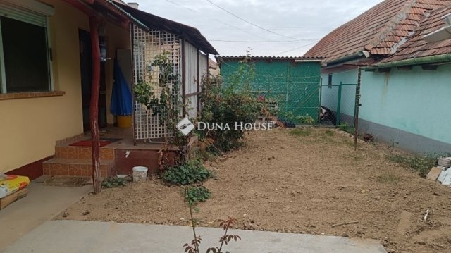 Eladó családi ház, Úrin 49.9 M Ft, 4 szobás