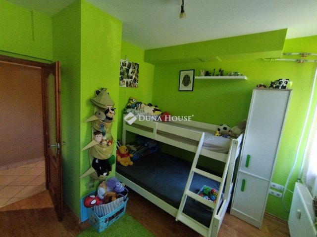 Eladó téglalakás, Tatabányán, Béla Király körtéren