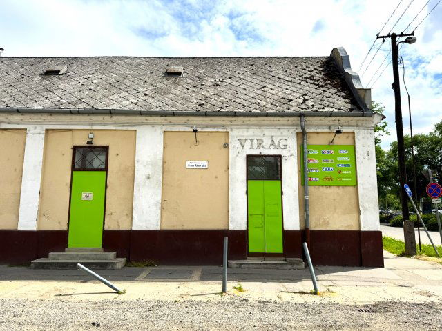 Kiadó üzlethelyiség, Debrecenben, Arany János utcában, 3 szobás