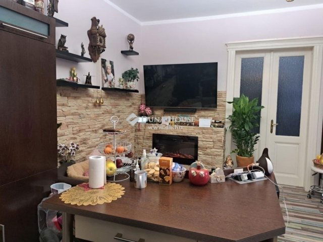 Eladó téglalakás, Vácon 69 M Ft, 3 szobás