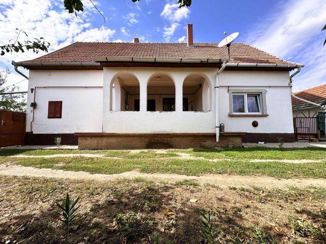 Eladó családi ház, Magyarbánhegyesen 18.5 M Ft, 5 szobás