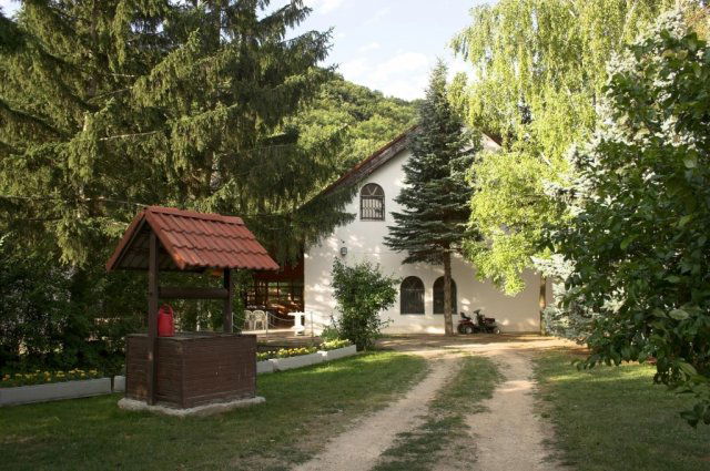 Eladó hotel, Márkón 230 M Ft, 17+6 szobás / költözzbe.hu