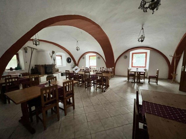 Eladó üzlethelyiség, Hőgyészen 82.55 M Ft