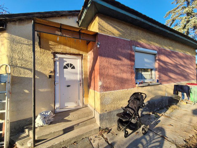 Eladó családi ház, Dunaharasztin 89.9 M Ft, 8 szobás