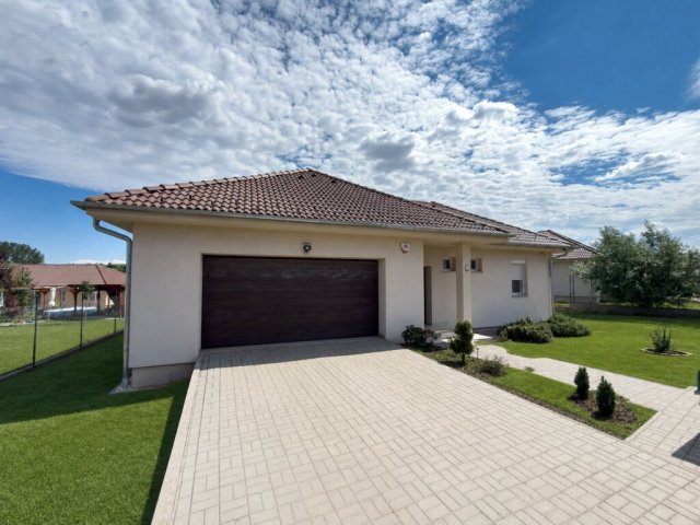 Eladó családi ház, Vácrátóton 150 M Ft, 5 szobás