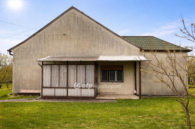 Eladó ikerház, Nyirádon 28 M Ft, 2 szobás / költözzbe.hu