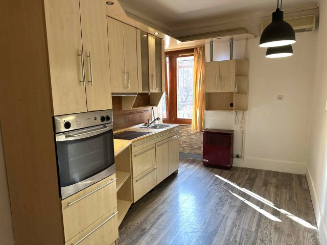 Eladó téglalakás, Pécsett 32.5 M Ft, 2 szobás