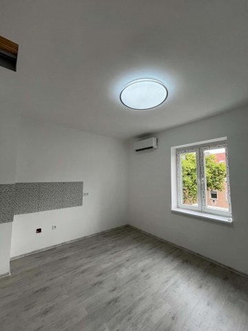 Eladó téglalakás, Szolnokon 21.6 M Ft, 1 szobás
