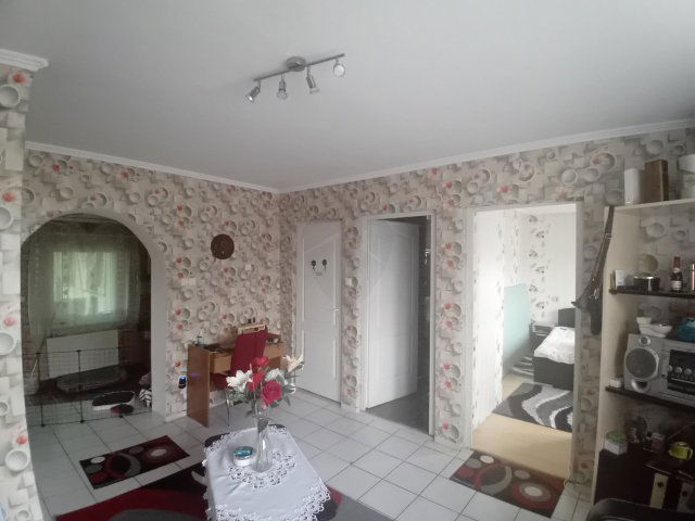 Eladó családi ház, Lőrinciben 42 M Ft, 3 szobás