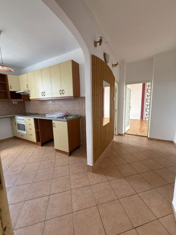 Eladó téglalakás, Tatabányán, Komáromi utcában 35 M Ft