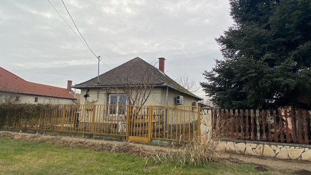 Eladó családi ház, Előszálláson 21.5 M Ft, 2 szobás