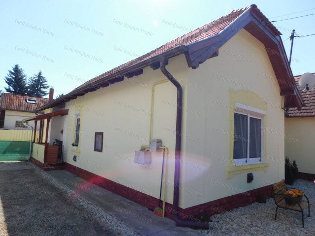 Eladó családi ház, Hévízen 85 M Ft, 3 szobás