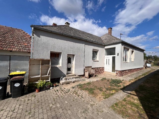 Eladó családi ház, Gyömörén 45 M Ft, 2 szobás
