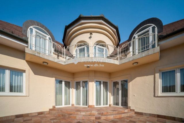 Eladó családi ház, Budapesten, II. kerületben 361.95 M Ft