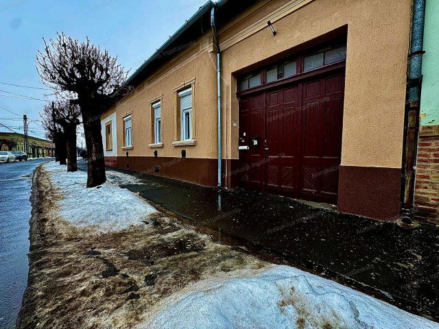 Eladó téglalakás, Gyulán 46.8 M Ft, 2 szobás