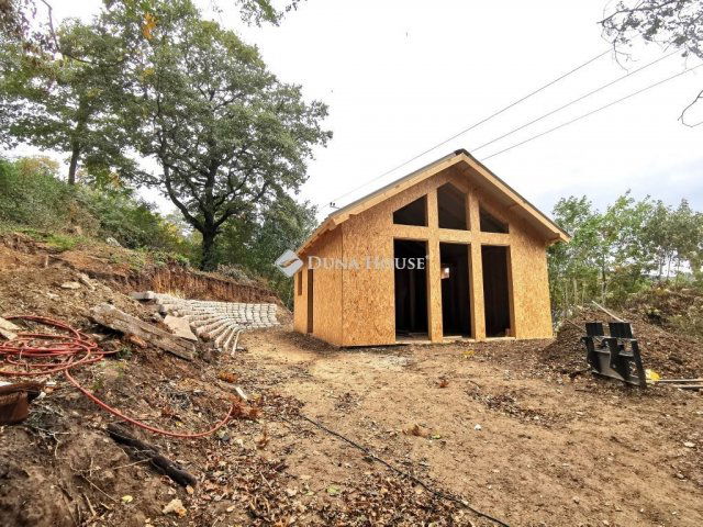 Eladó nyaraló, Esztergomban 79 M Ft, 2 szobás