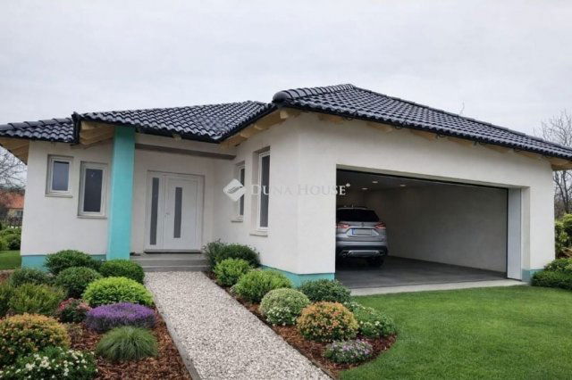 Eladó családi ház, Tápiószelén 68 M Ft, 4 szobás