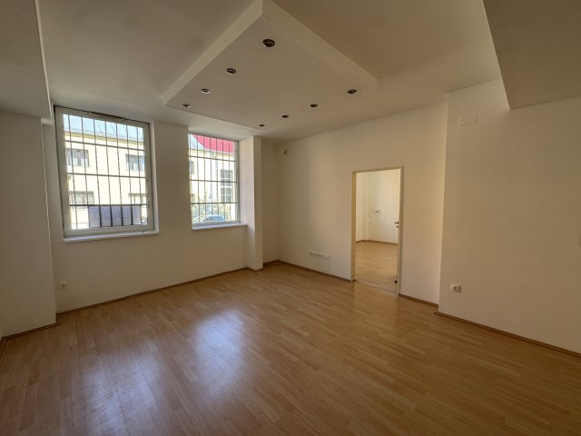 Eladó téglalakás, Pécsett, Légszeszgyár utcában 61 M Ft