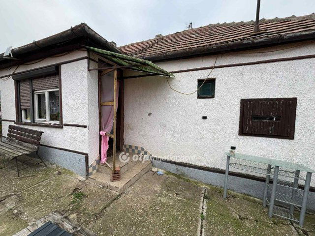 Eladó családi ház, Legyesbényén 6.5 M Ft, 2 szobás