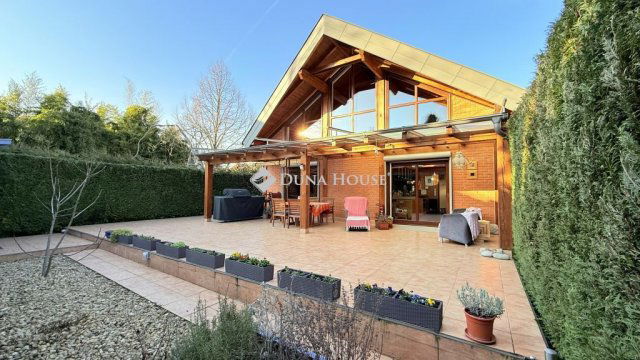 Eladó családi ház, Budapesten, III. kerületben 395 M Ft